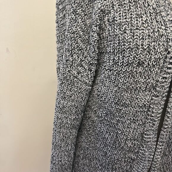 Gap black white front pocket open cardigan Size M EUC - Picture 3 of 9